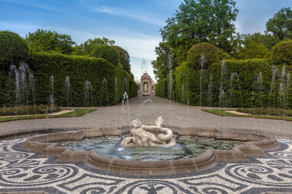 VillaArconati_Fontana del Delfino del Giardino all'italiana e Teatro di Diana